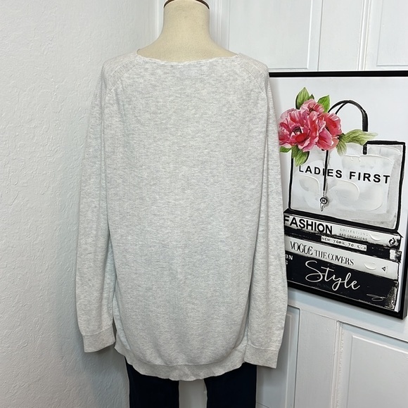 Everlane The Cotton V-Neck Sweater in Light Heathered Grey Size M - Picture 4 of 9